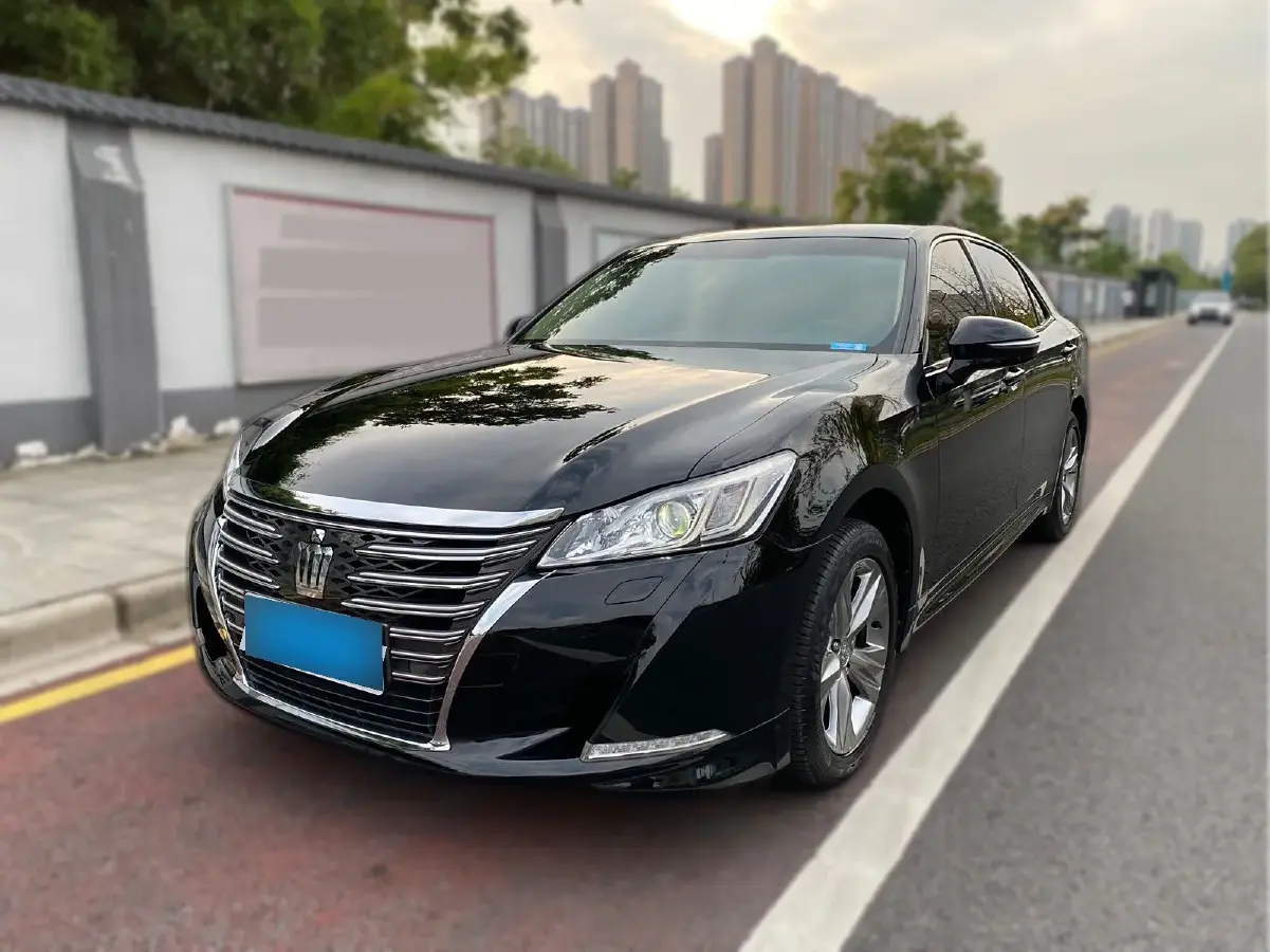 2015 Toyota Crown 2.5L 193HP V6 6AT