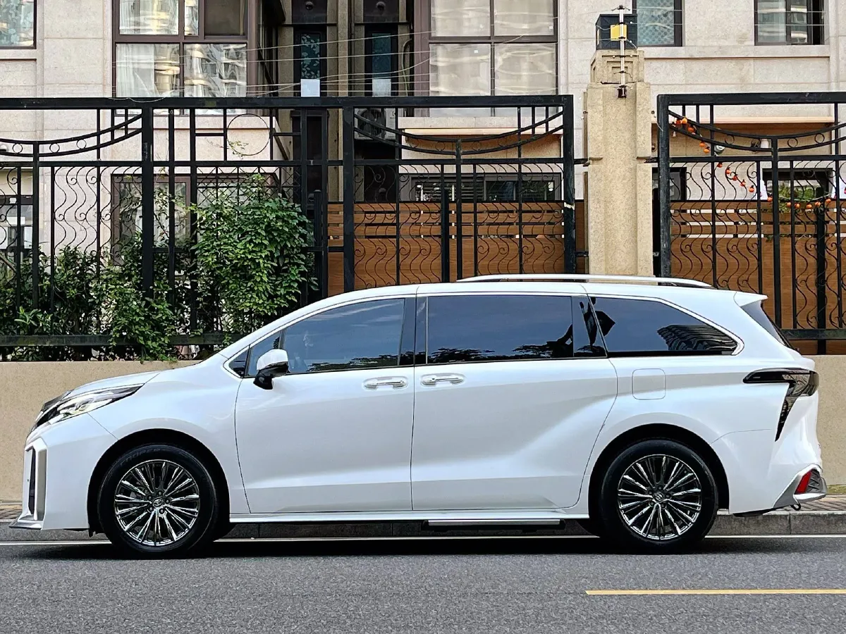2021 Toyota Sienna 2.5L 192HP L4 E-CVT Hybrid,autocango,china used car exporter,china ev exporter,chinese used car exporter,chinese used ev exporter