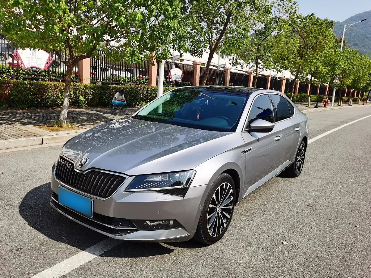 2016 Skoda Superb 1.8T 180HP L4 7DCT