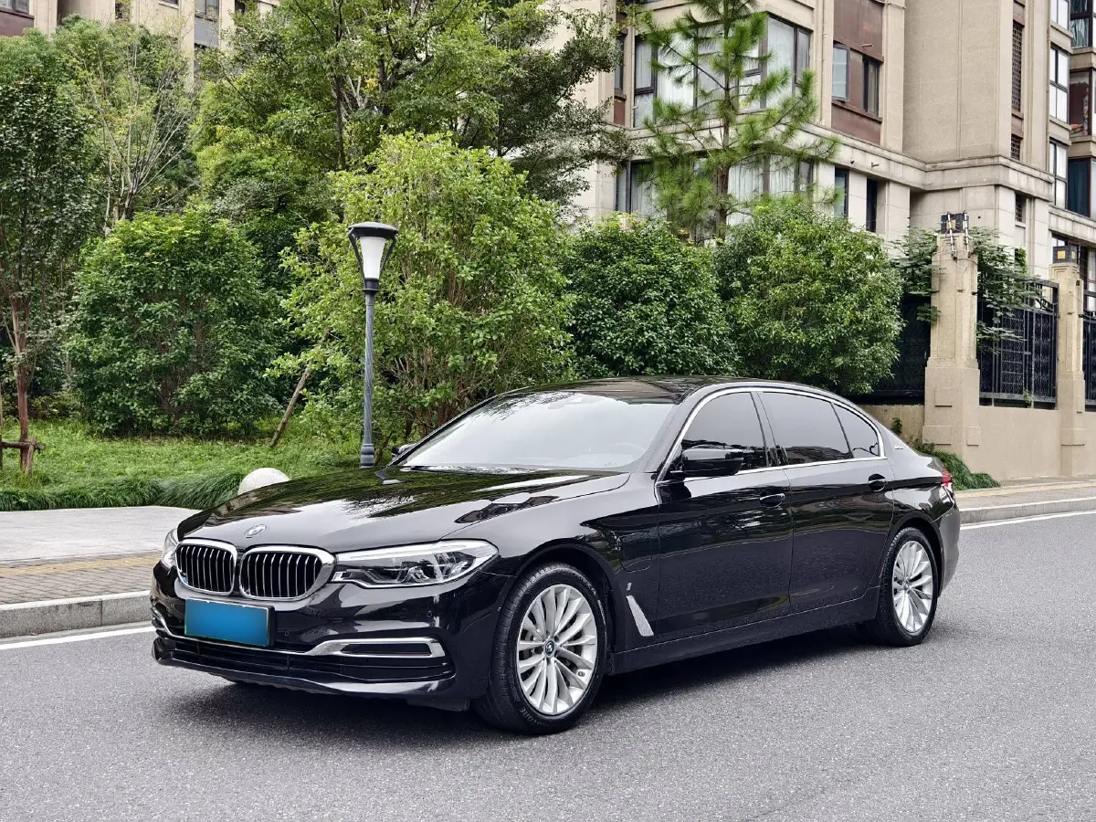 2019 BMW 5 Series 2.0T 184HP L4 8AT PHEV 13KWH