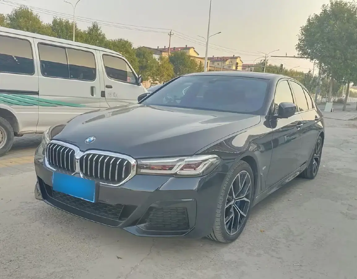 2022 BMW 5 Series 3.0T 340HP L6 8AT