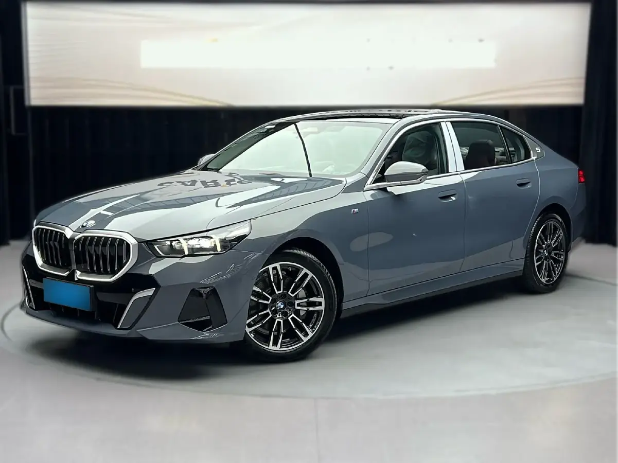 2024 BMW 5 Series 2.0T 258HP L4 8AT