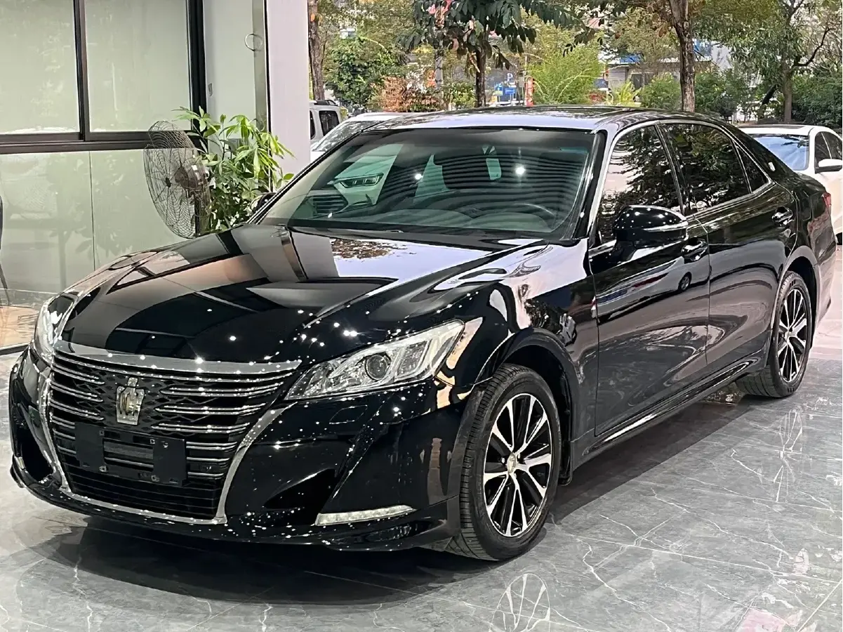2018 Toyota Crown 2.0T 235HP L4 8AT