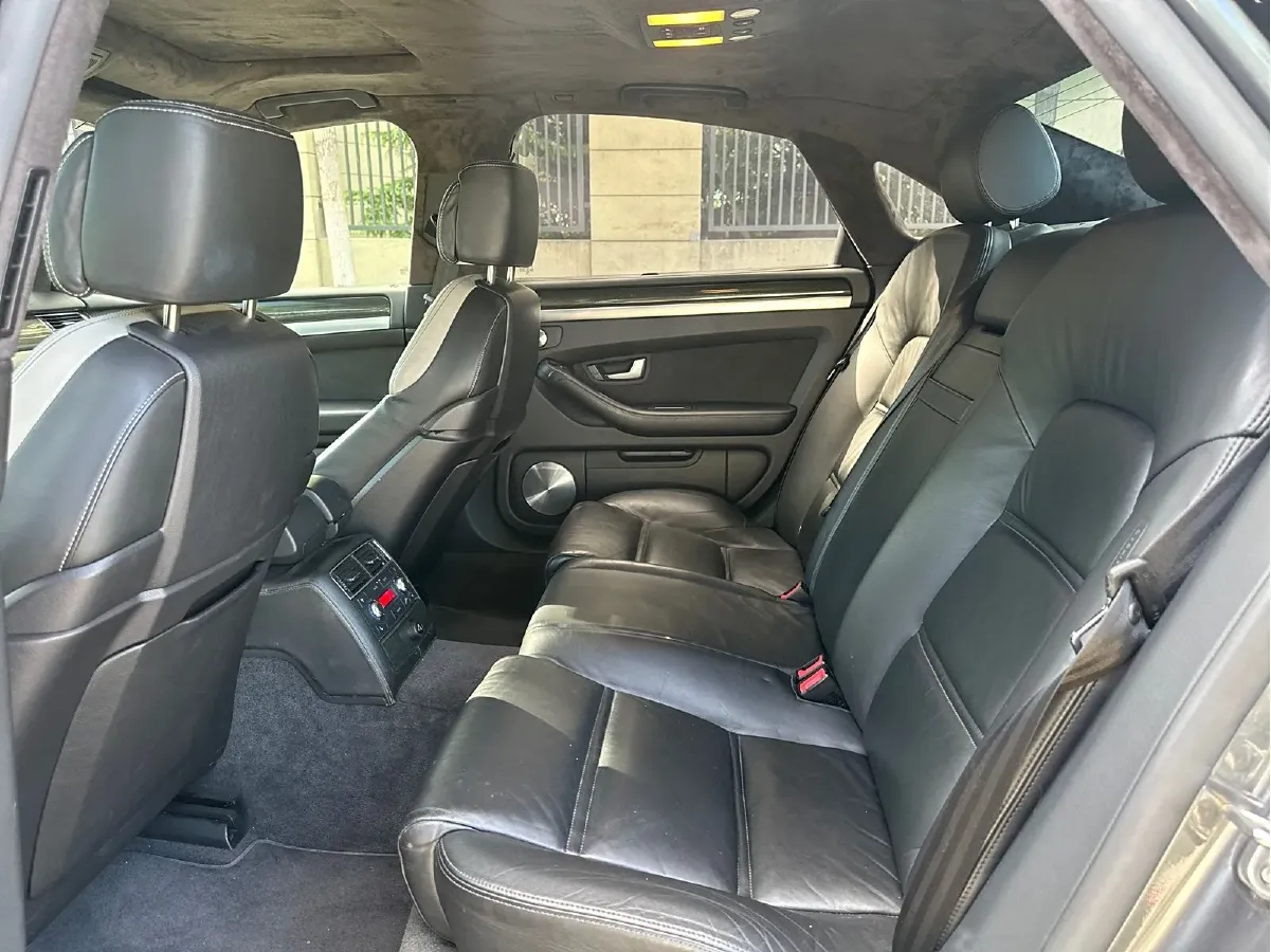 2007 Audi S8 5.2L 450HP V10 6AT,autocango,china used car exporter,china ev exporter,chinese used car exporter,chinese used ev exporter