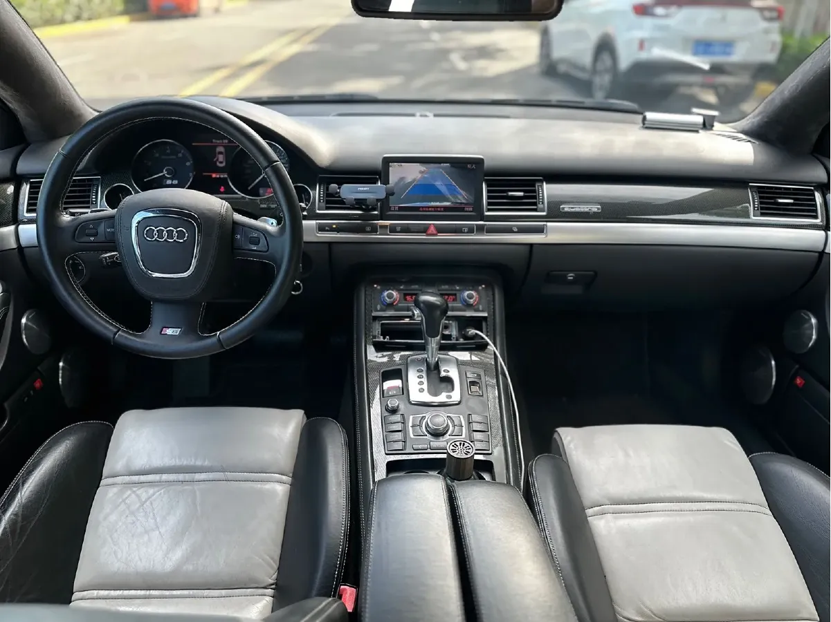 2007 Audi S8 5.2L 450HP V10 6AT,autocango,china used car exporter,china ev exporter,chinese used car exporter,chinese used ev exporter