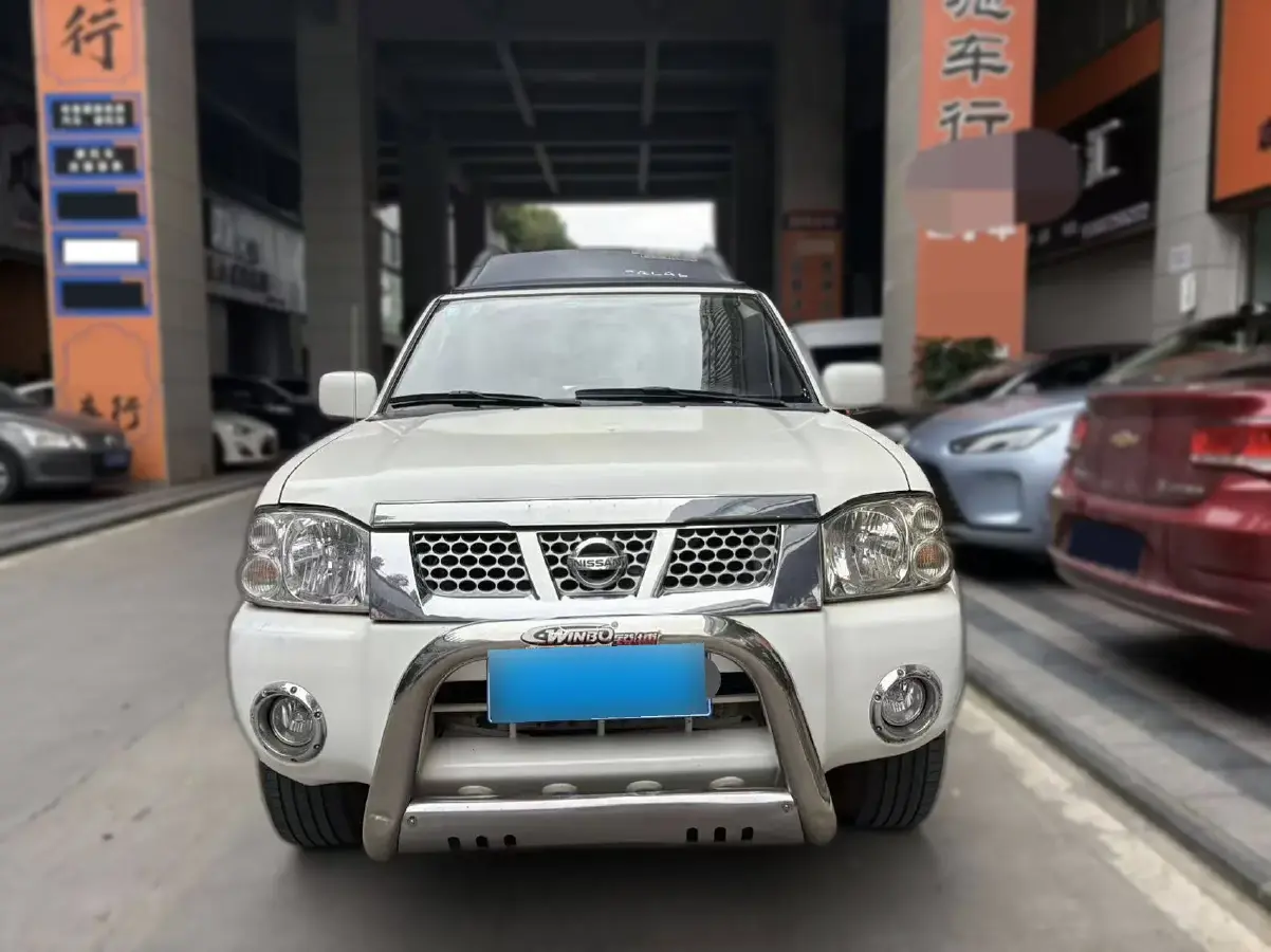 2008 Nissan Paladin 2.4L 150HP L4 5MT