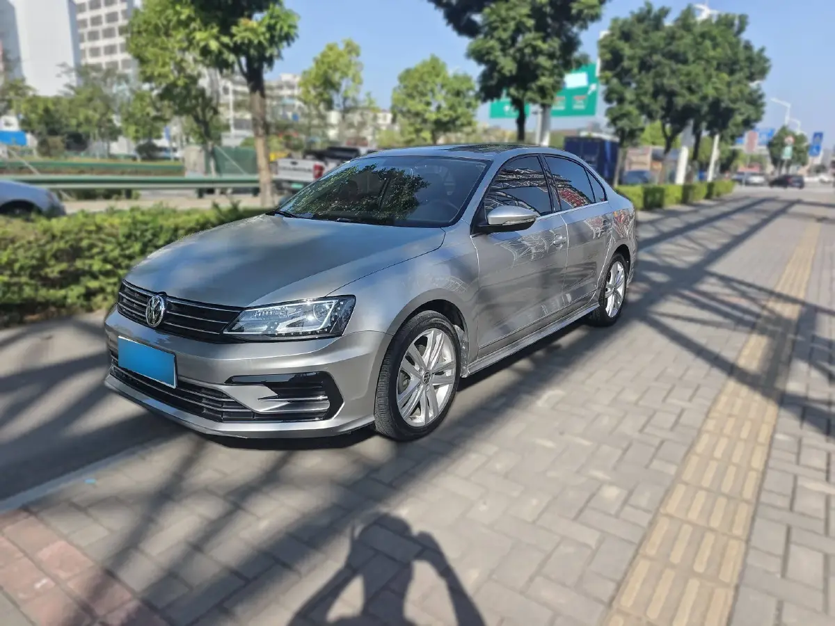 2018 Volkswagen Sagitar 1.4T 150HP L4 7DCT