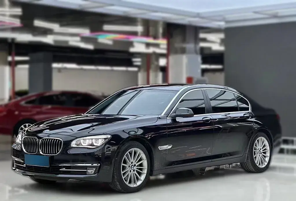 2013 BMW 7 Series 3.0T 320HP L6 8AT