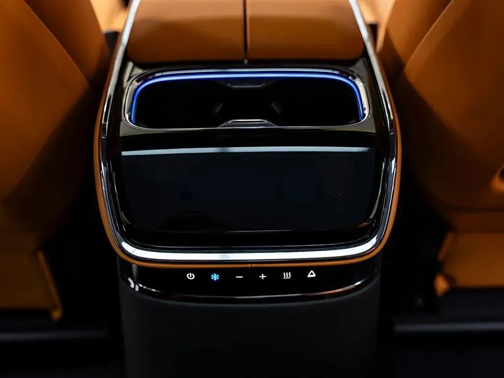 2024 LEVC L380 BEV 140KWH,autocango,china used car exporter,china ev exporter,chinese used car exporter,chinese used ev exporter