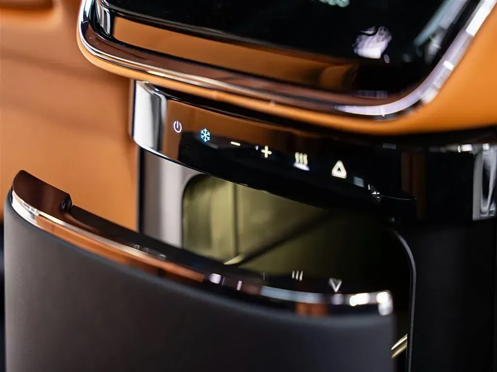 2024 LEVC L380 BEV 140KWH,autocango,china used car exporter,china ev exporter,chinese used car exporter,chinese used ev exporter