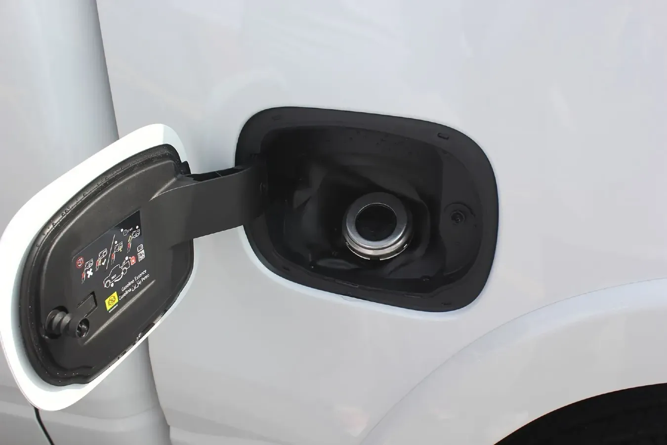 2011 RAM Trucks 5.7L 395HP V8 5AT,autocango,china used car exporter,china ev exporter,chinese used car exporter,chinese used ev exporter