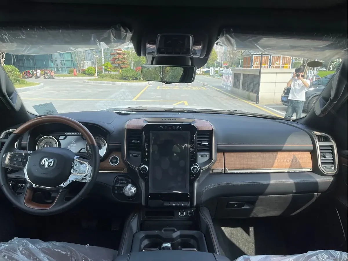 2011 RAM Trucks 5.7L 395HP V8 5AT,autocango,china used car exporter,china ev exporter,chinese used car exporter,chinese used ev exporter