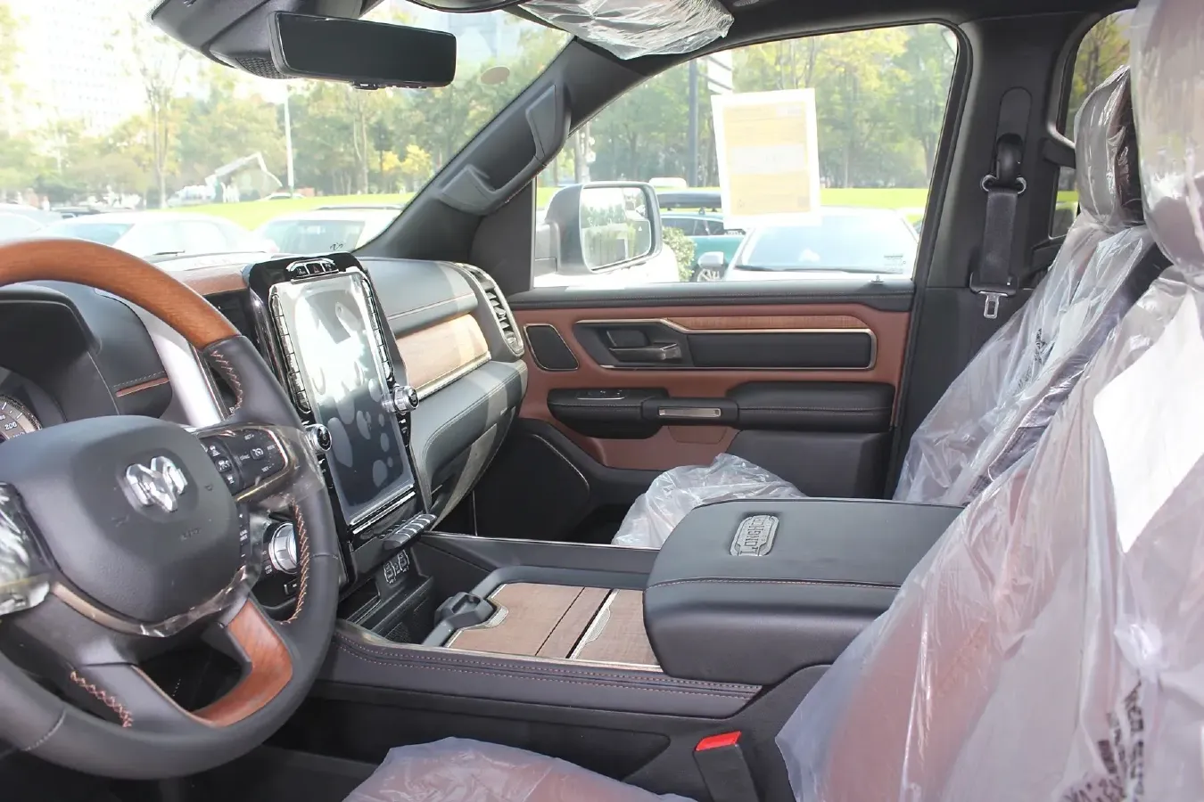 2011 RAM Trucks 5.7L 395HP V8 5AT,autocango,china used car exporter,china ev exporter,chinese used car exporter,chinese used ev exporter