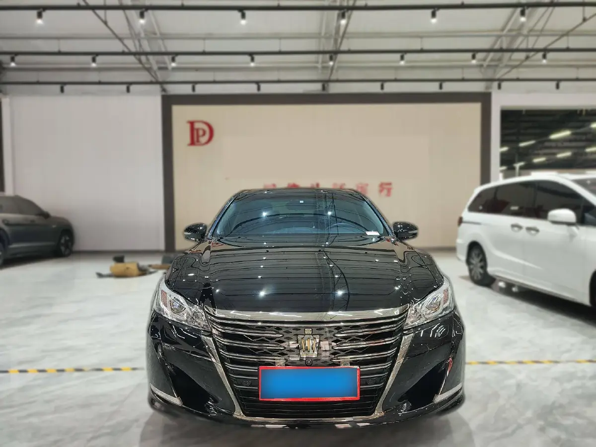 2018 Toyota Crown 2.0T 235HP L4 8AT