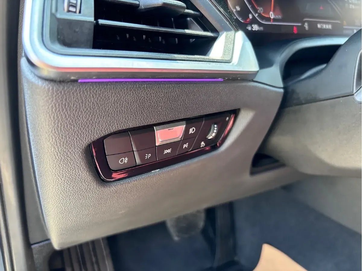 2022 BMW 3 Series 2.0T 184HP L4 8AT,autocango,china used car exporter,china ev exporter,chinese used car exporter,chinese used ev exporter