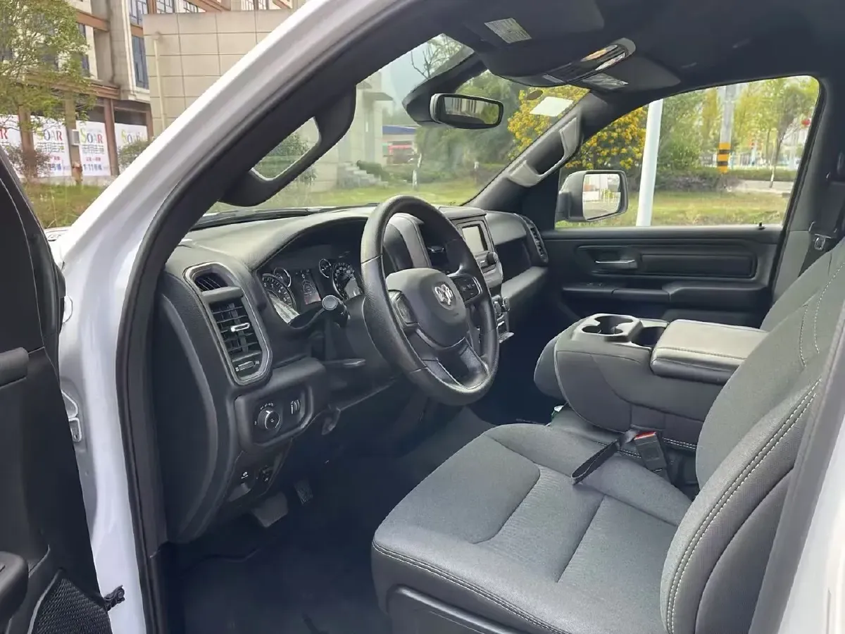 2011 RAM Trucks 5.7L 395HP V8 5AT,autocango,china used car exporter,china ev exporter,chinese used car exporter,chinese used ev exporter