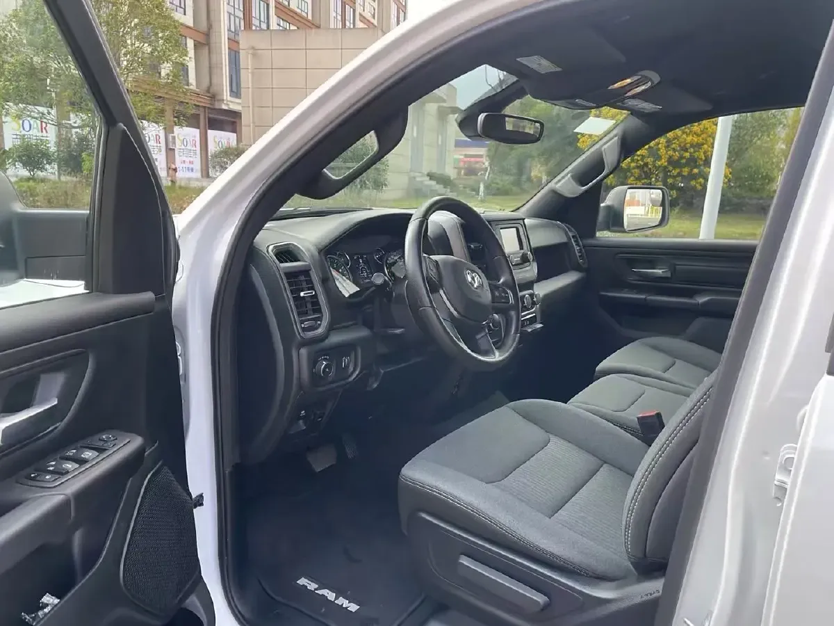 2011 RAM Trucks 5.7L 395HP V8 5AT,autocango,china used car exporter,china ev exporter,chinese used car exporter,chinese used ev exporter