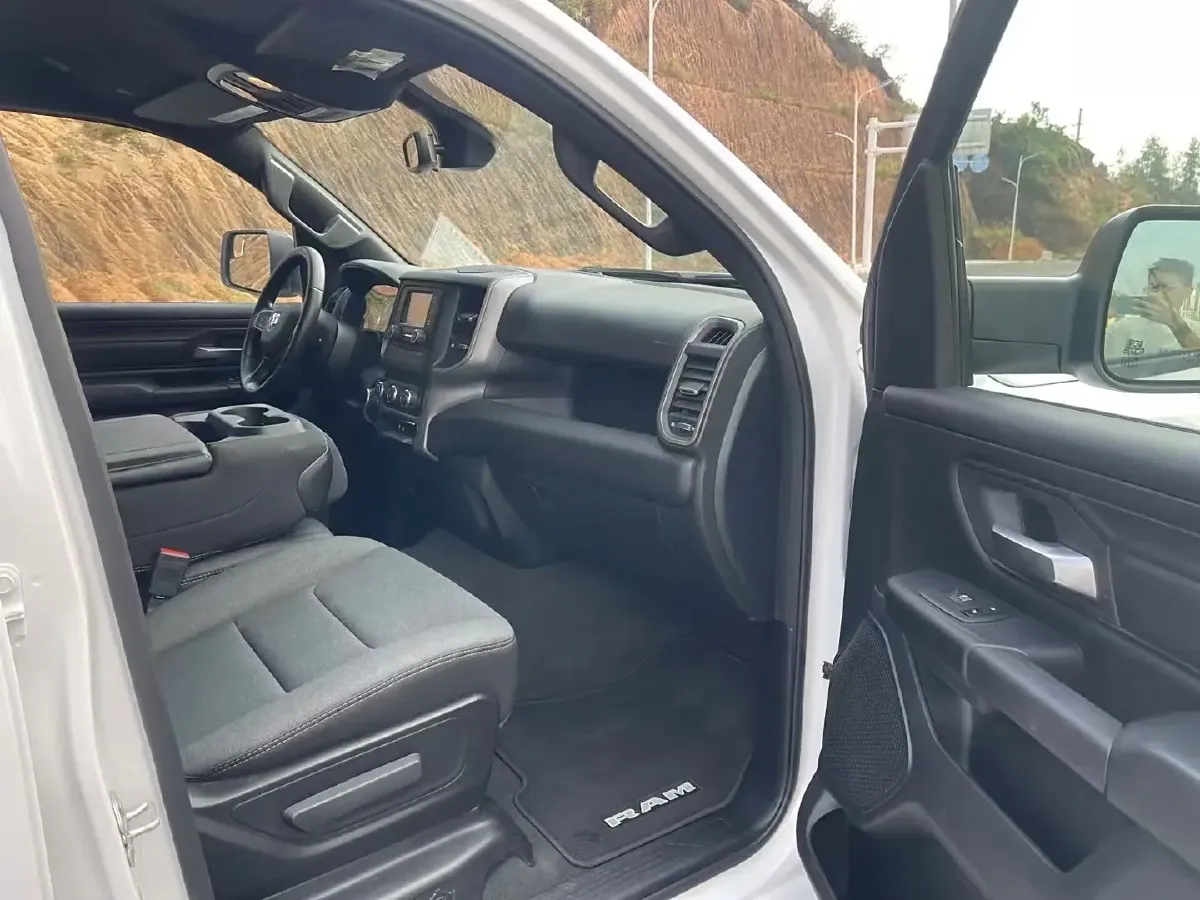 2011 RAM Trucks 5.7L 395HP V8 5AT,autocango,china used car exporter,china ev exporter,chinese used car exporter,chinese used ev exporter