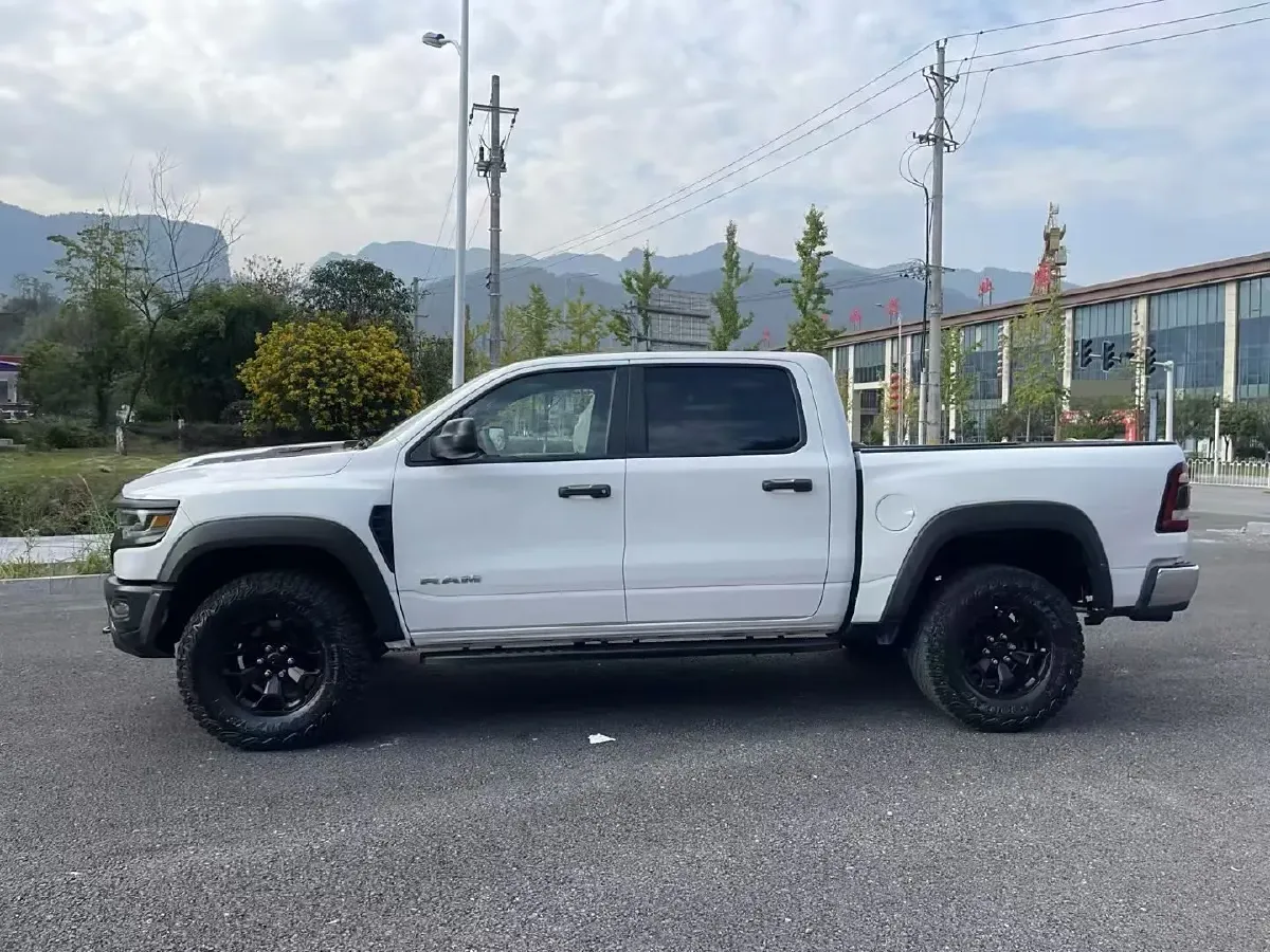2011 RAM Trucks 5.7L 395HP V8 5AT,autocango,china used car exporter,china ev exporter,chinese used car exporter,chinese used ev exporter