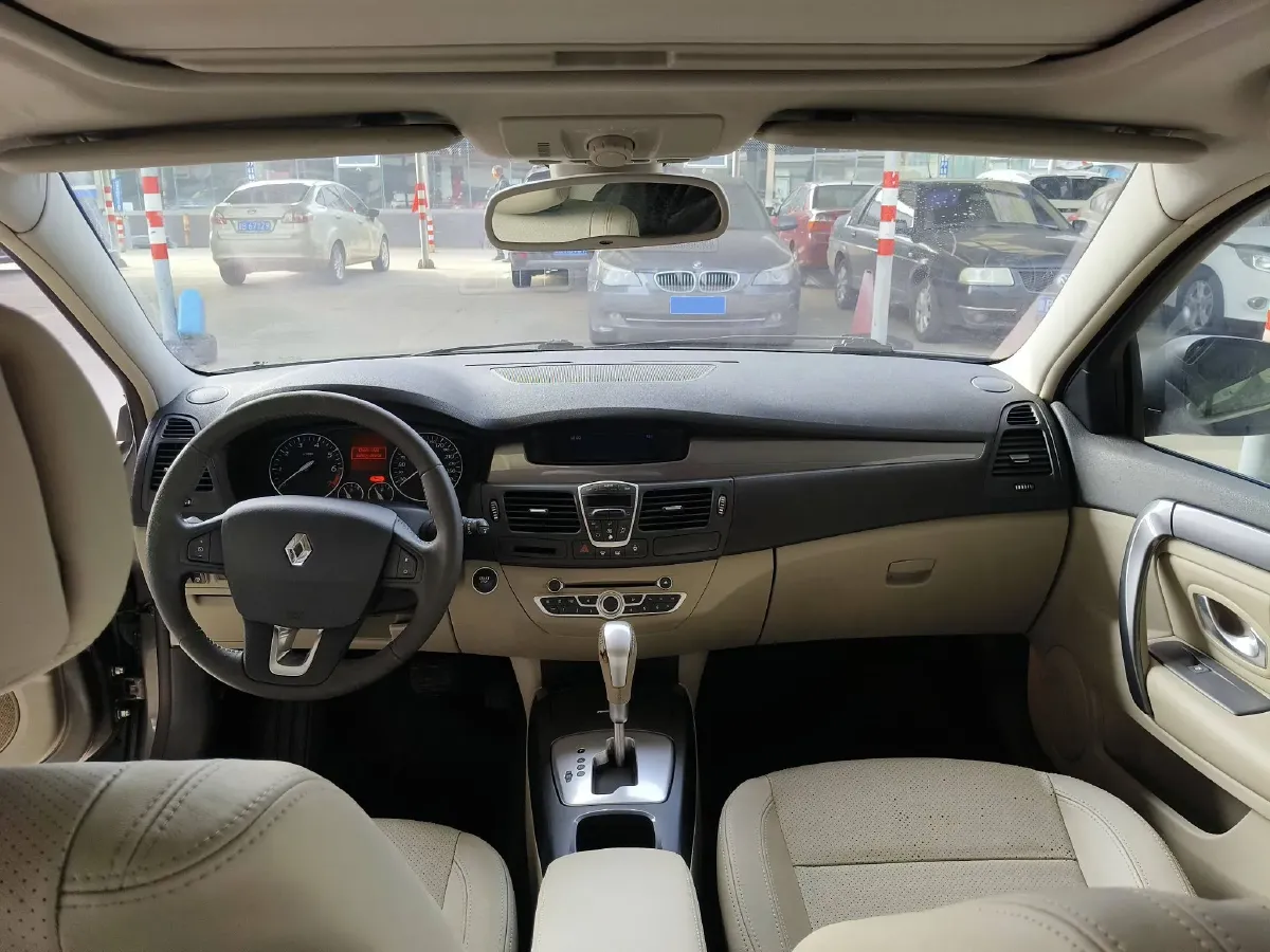 2009 Renault Laguna 2.0T 170HP L4 6AT,autocango,china used car exporter,china ev exporter,chinese used car exporter,chinese used ev exporter