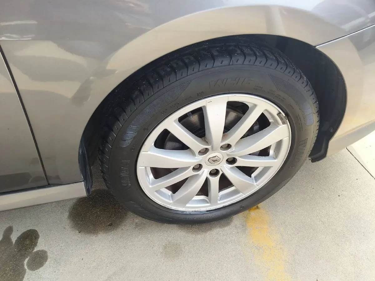 2009 Renault Laguna 2.0T 170HP L4 6AT,autocango,china used car exporter,china ev exporter,chinese used car exporter,chinese used ev exporter