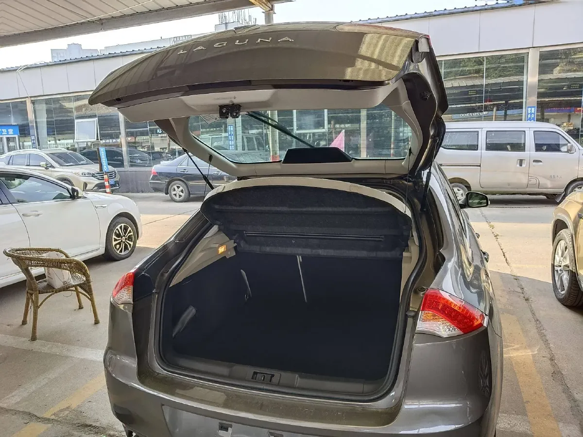 2009 Renault Laguna 2.0T 170HP L4 6AT,autocango,china used car exporter,china ev exporter,chinese used car exporter,chinese used ev exporter