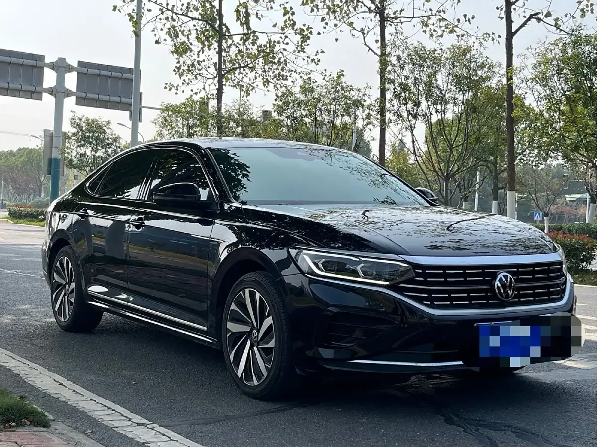 2024 Volkswagen Passat 2.0T 220HP L4 7DCT