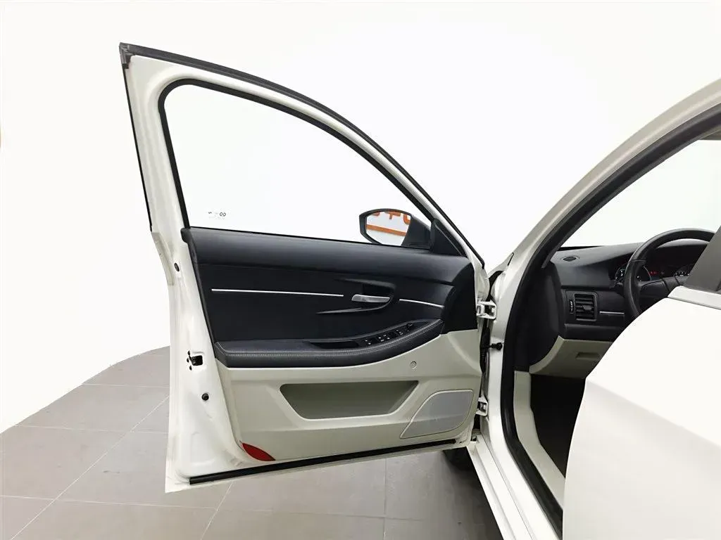 2015 BeiJing Auto Senova D50 1.5L 113HP L4 5MT,autocango,china used car exporter,china ev exporter,chinese used car exporter,chinese used ev exporter