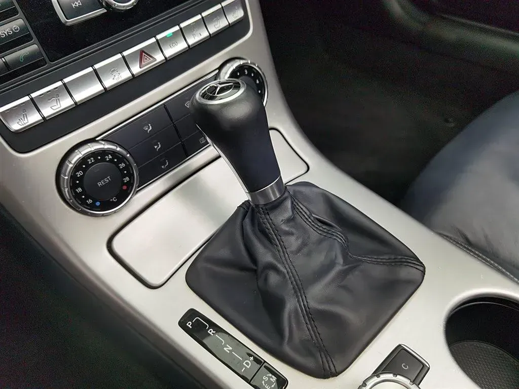 2011 Mercedes-Benz SLK Class 1.8T 184HP L4 7AT,autocango,china used car exporter,china ev exporter,chinese used car exporter,chinese used ev exporter