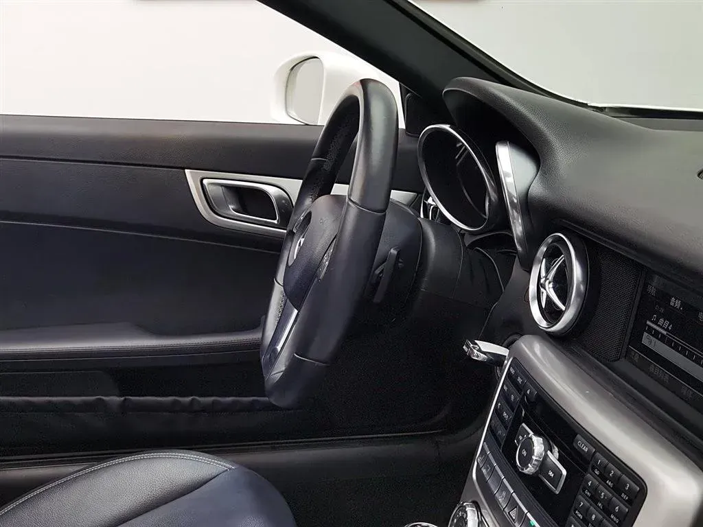 2011 Mercedes-Benz SLK Class 1.8T 184HP L4 7AT,autocango,china used car exporter,china ev exporter,chinese used car exporter,chinese used ev exporter