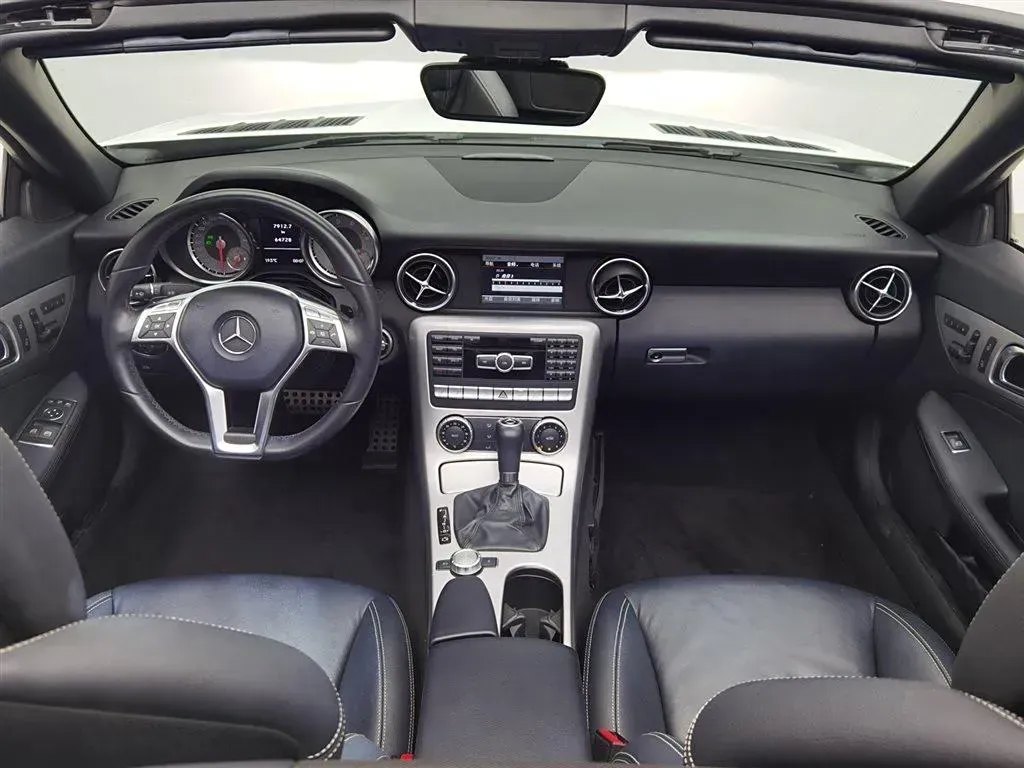 2011 Mercedes-Benz SLK Class 1.8T 184HP L4 7AT,autocango,china used car exporter,china ev exporter,chinese used car exporter,chinese used ev exporter