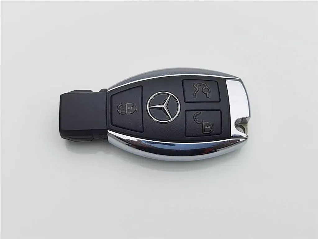 2011 Mercedes-Benz SLK Class 1.8T 184HP L4 7AT,autocango,china used car exporter,china ev exporter,chinese used car exporter,chinese used ev exporter