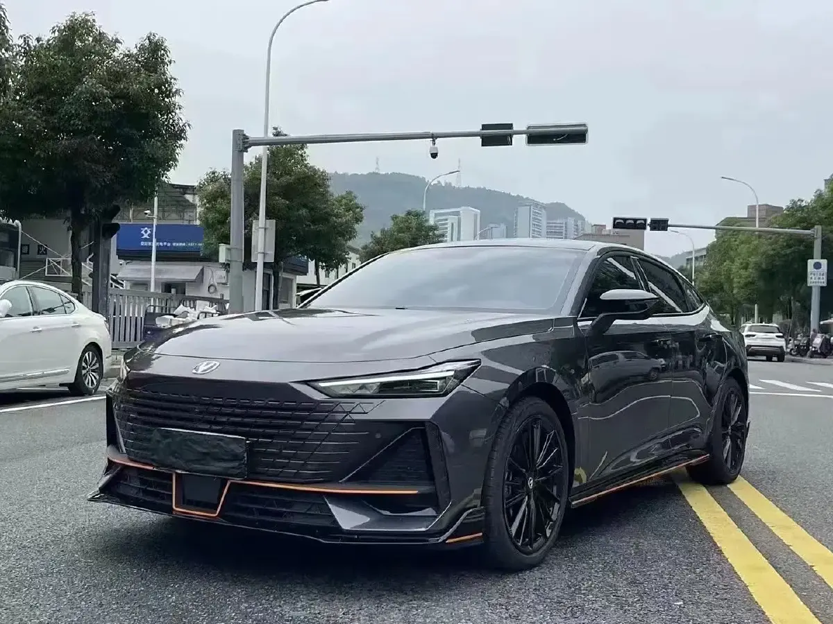2023 ChangAn UNI-V 1.5T 188HP L4 7DCT