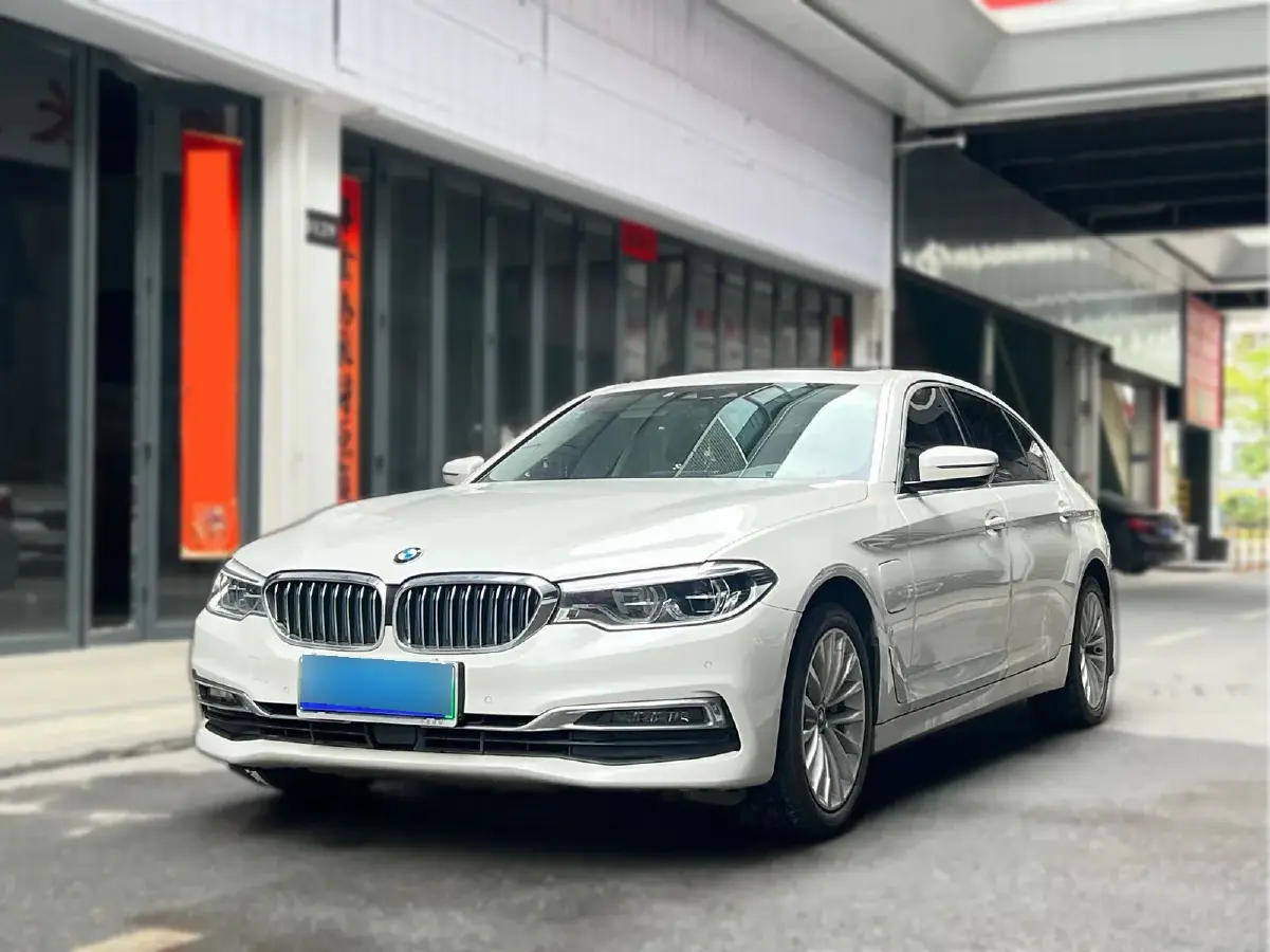 2019 BMW 5 Series 2.0T 184HP L4 8AT PHEV 13KWH