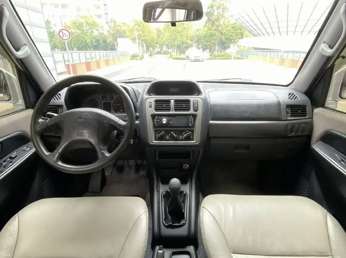 2009 Leopaard FeiTeng 2.0L 121HP L4 5MT,autocango,china used car exporter,china ev exporter,chinese used car exporter,chinese used ev exporter