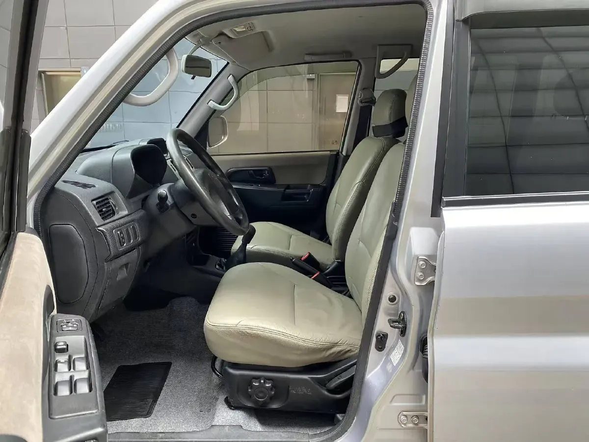 2009 Leopaard FeiTeng 2.0L 121HP L4 5MT,autocango,china used car exporter,china ev exporter,chinese used car exporter,chinese used ev exporter