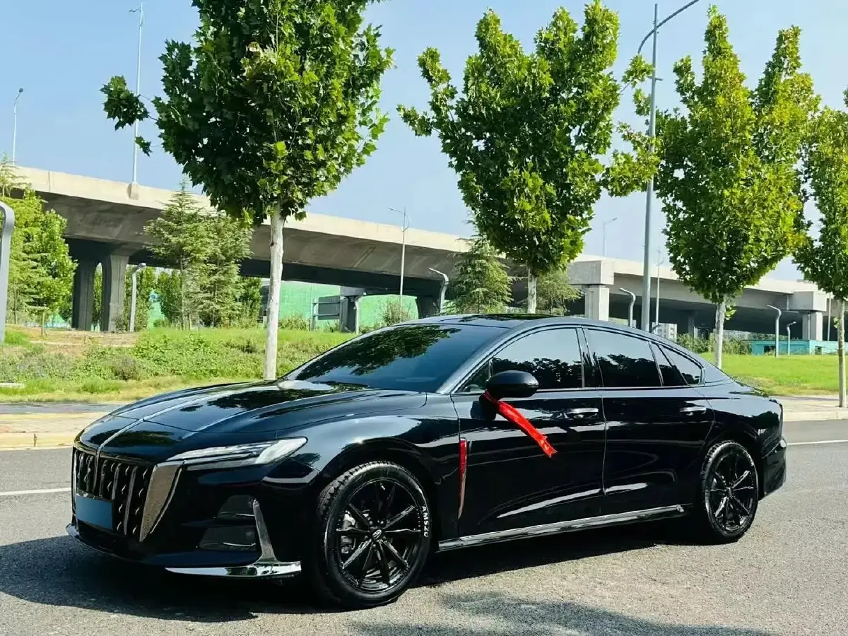 2023 HongQi H6 2.0T 252HP L4 8AT