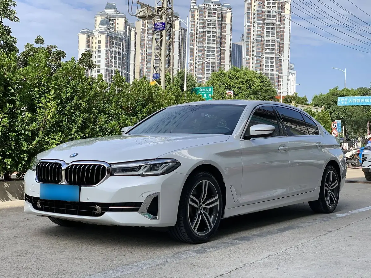 2022 BMW 5 Series 2.0T 252HP L4 8AT