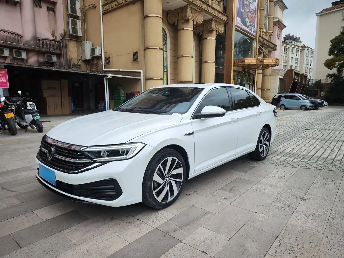 2023 Volkswagen Sagitar 1.5T 160HP L4 7DCT