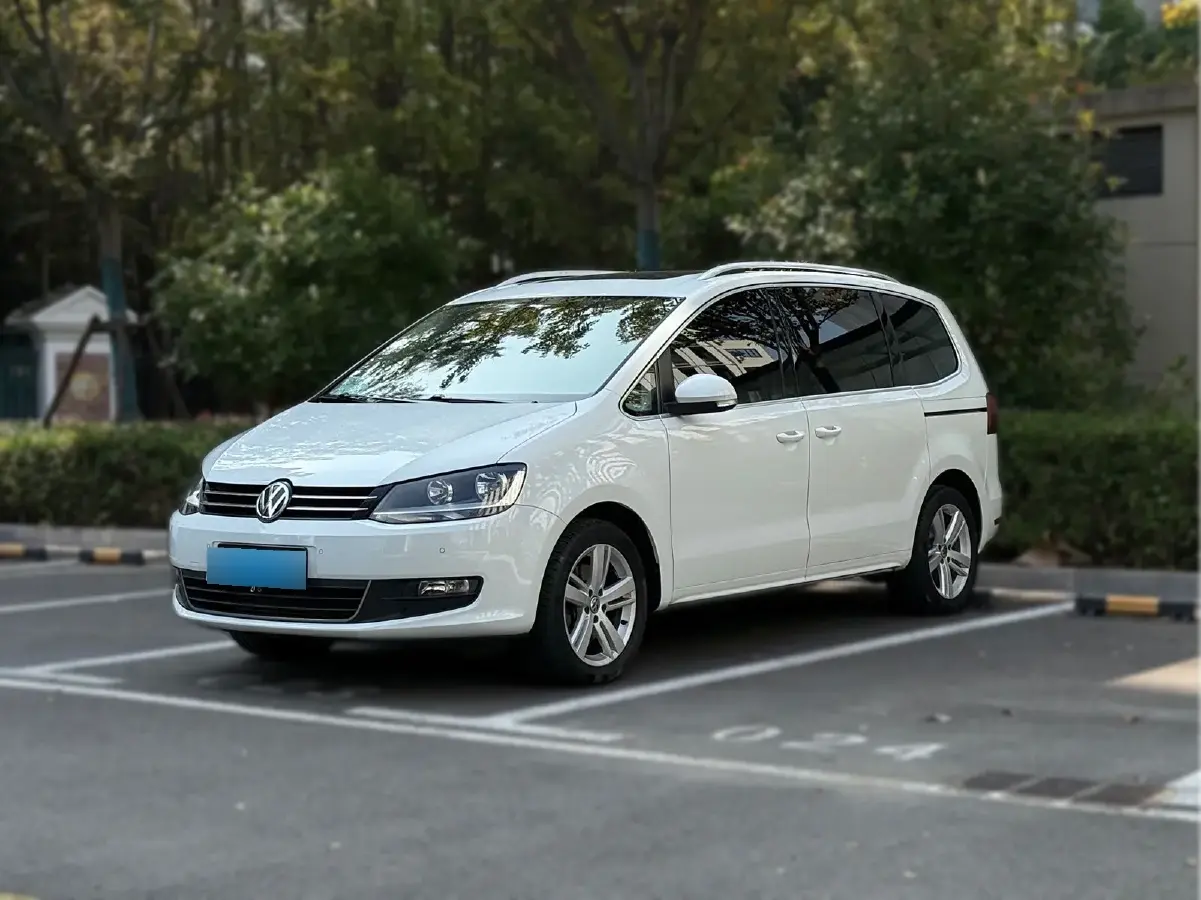 2018 Volkswagen Sharan 2.0T 220HP L4 6DCT