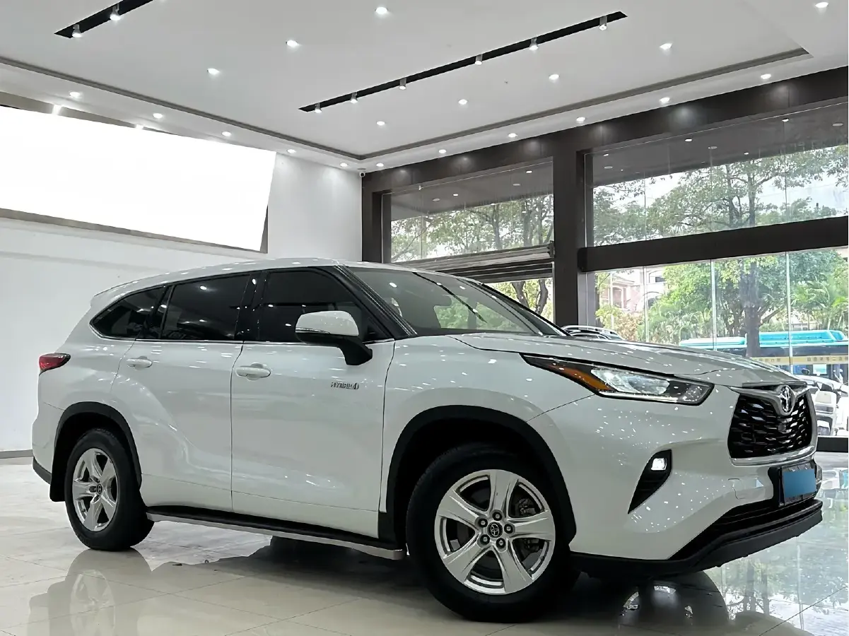 2022 Toyota Highlander 2.5L 192HP L4 E-CVT Hybrid