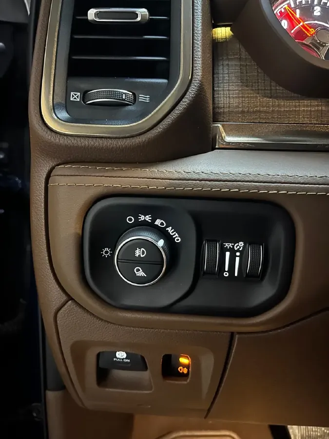 2011 RAM Trucks 5.7L 395HP V8 5AT,autocango,china used car exporter,china ev exporter,chinese used car exporter,chinese used ev exporter