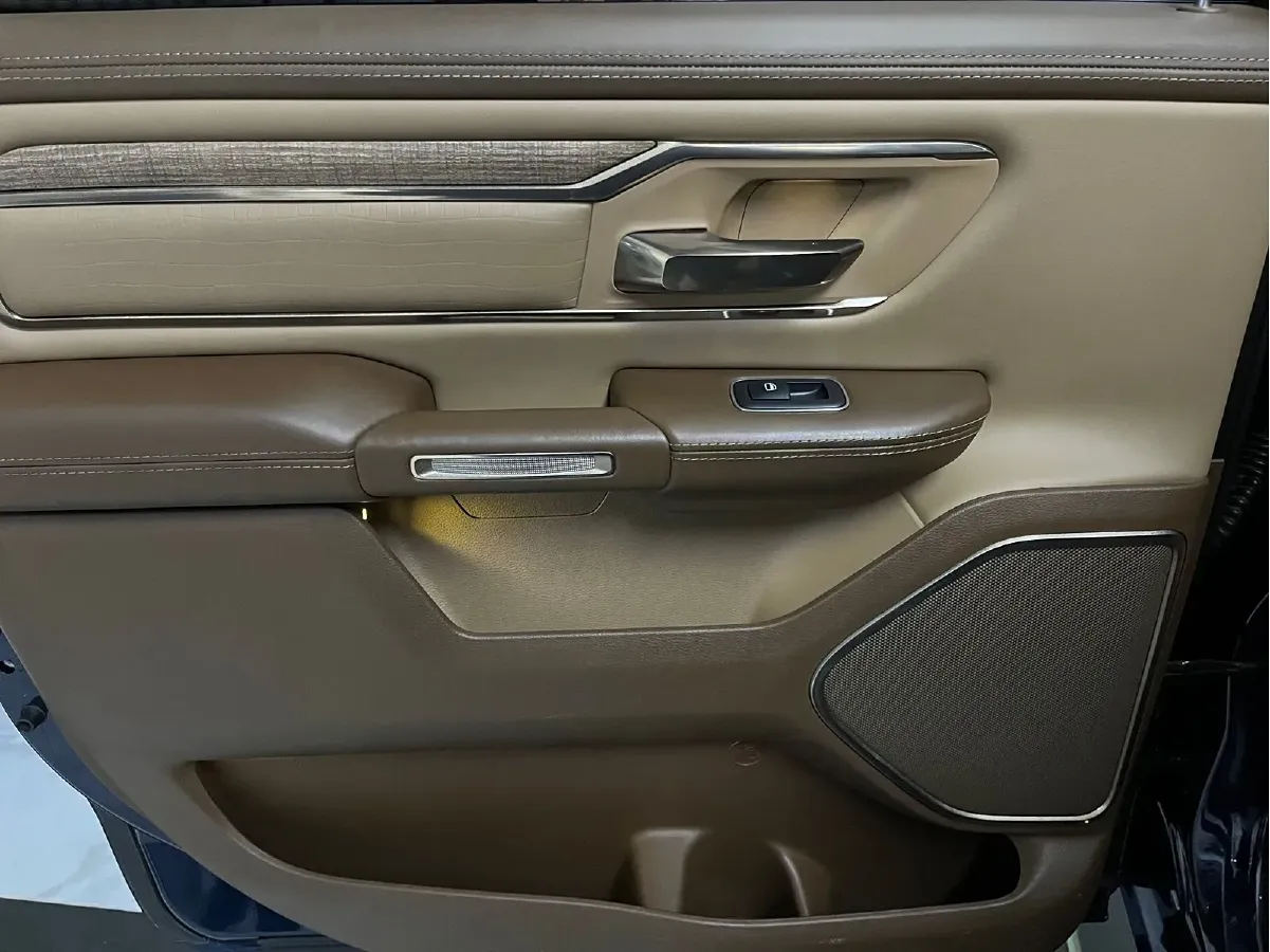 2011 RAM Trucks 5.7L 395HP V8 5AT,autocango,china used car exporter,china ev exporter,chinese used car exporter,chinese used ev exporter