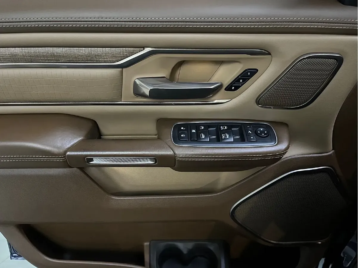 2011 RAM Trucks 5.7L 395HP V8 5AT,autocango,china used car exporter,china ev exporter,chinese used car exporter,chinese used ev exporter