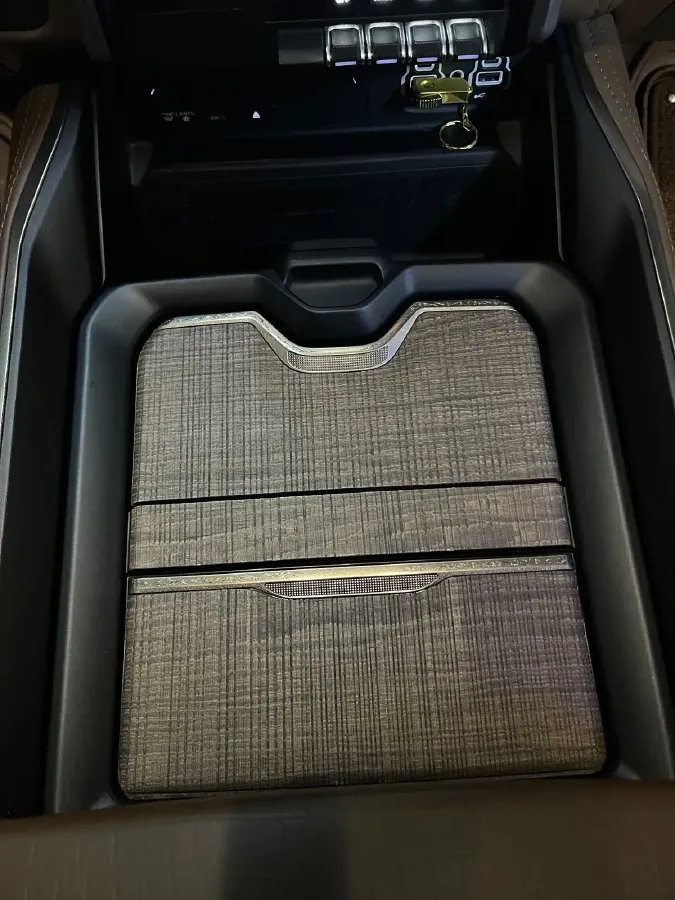 2011 RAM Trucks 5.7L 395HP V8 5AT,autocango,china used car exporter,china ev exporter,chinese used car exporter,chinese used ev exporter