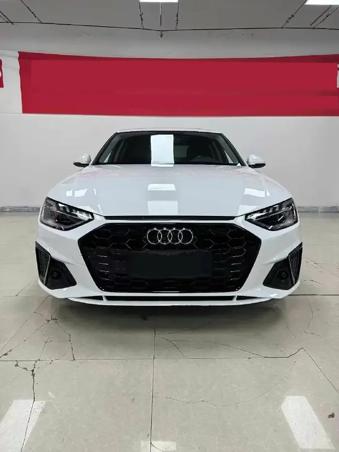 2022 Audi A4L 2.0T 190HP L4 7DCT