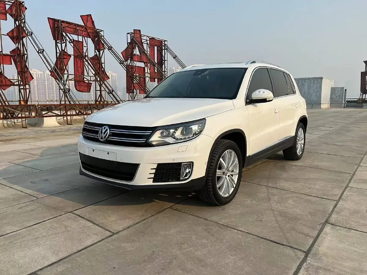 2015 Volkswagen Tiguan 2.0T 200HP L4 6AT