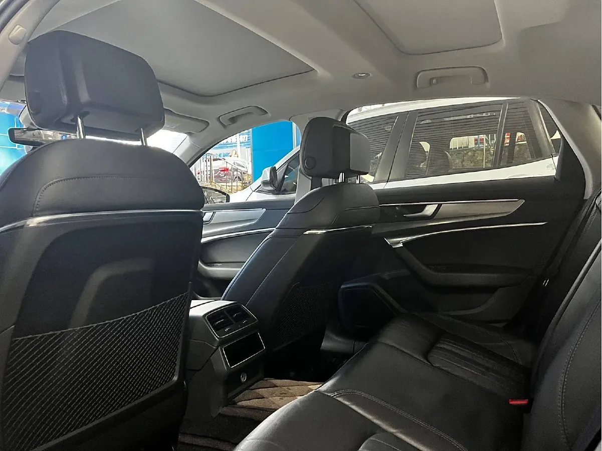 2021 Audi A6L 2.0T 224HP L4 7DCT,autocango,china used car exporter,china ev exporter,chinese used car exporter,chinese used ev exporter