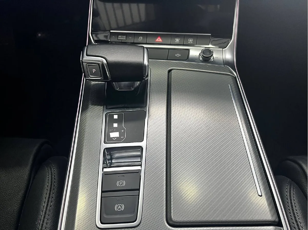 2021 Audi A6L 2.0T 224HP L4 7DCT,autocango,china used car exporter,china ev exporter,chinese used car exporter,chinese used ev exporter