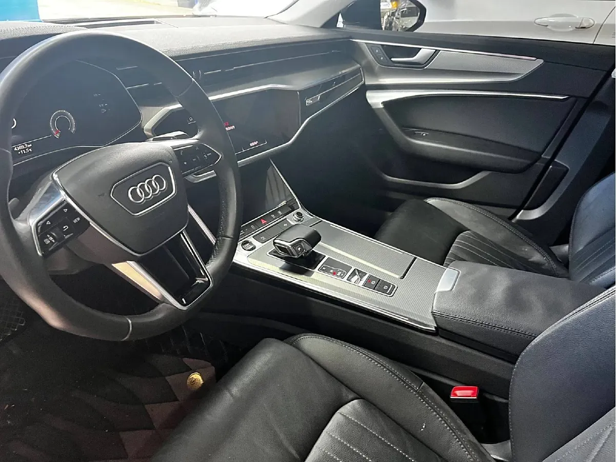 2021 Audi A6L 2.0T 224HP L4 7DCT,autocango,china used car exporter,china ev exporter,chinese used car exporter,chinese used ev exporter